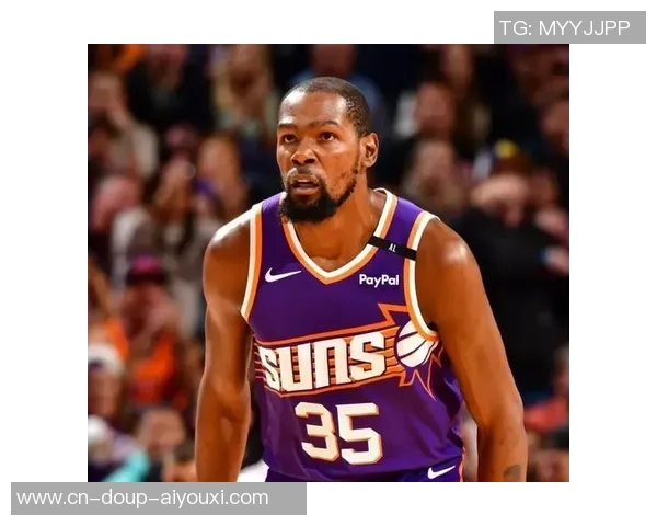 杜兰特太吃装备了，你得供认杜兰特现已老了，打不了高端局，体能最终时间底子跟不上